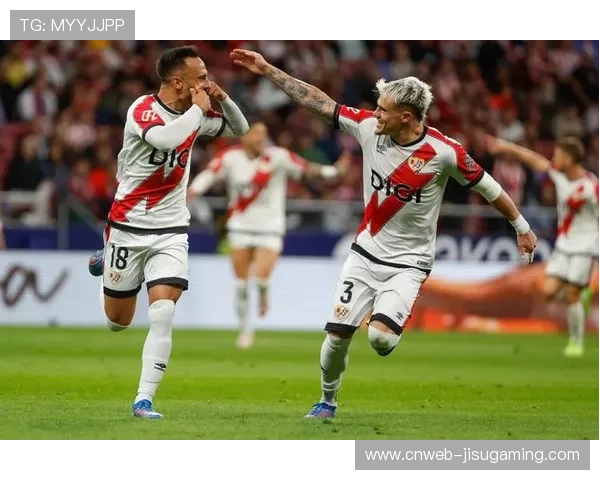 巴列卡诺球员庆祝攻破皇马球门,客场先声夺人 巴列卡诺球员庆祝攻破皇马球门,客场先声夺人